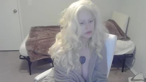 Snapshot of violet_winter97 chatting on 8, 12, 2024 violet_winter97 online show from 8, 12, 2024