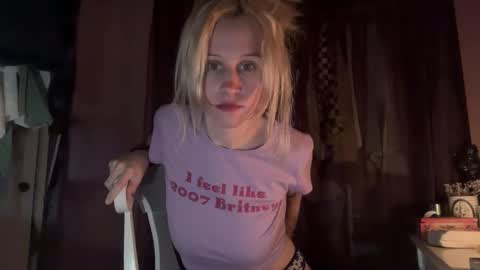 Snapshot of violetfaee chatting on 26, 11, 2025 violet online show from 26, 11, 2025