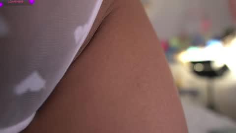 violeth___ online show from 25, 5, 2026