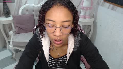Snapshot of violeth_b chatting on 17, 12, 2024 violeth_b online show from 17, 12, 2024