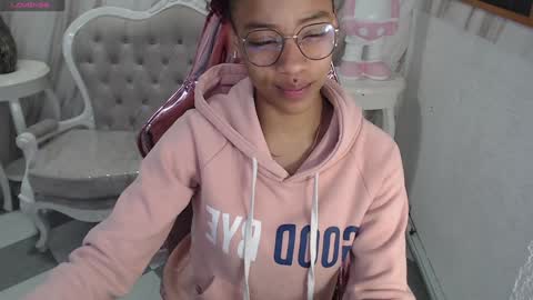 Snapshot of violeth_b chatting on 3, 1, 2025 violeth_b online show from 3, 1, 2025