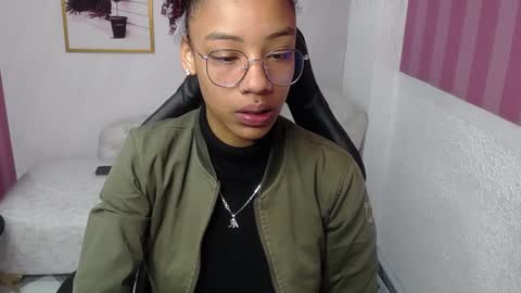 Snapshot of violeth_b chatting on 16, 1, 2025 violeth_b online show from 16, 1, 2025