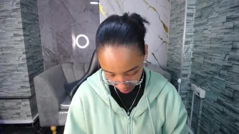 Snapshot of violeth_b chatting on 13, 10, 2025 violeth_b online show from 13, 10, 2025
