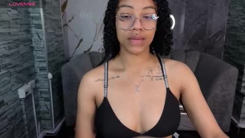 Snapshot of violeth_b chatting on 14, 10, 2025 violeth_b online show from 14, 10, 2025