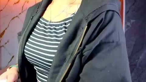 Snapshot of violeth_b chatting on 27, 10, 2025 violeth_b online show from 27, 10, 2025