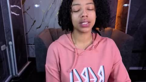 Snapshot of violeth_b chatting on 28, 10, 2025 violeth_b online show from 28, 10, 2025