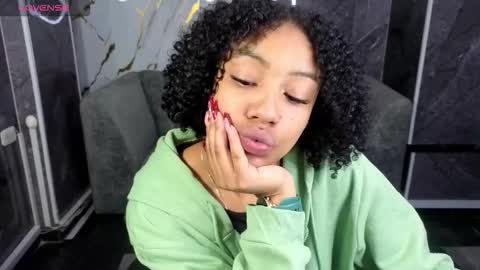 Snapshot of violeth_b chatting on 1, 11, 2025 violeth_b online show from 1, 11, 2025