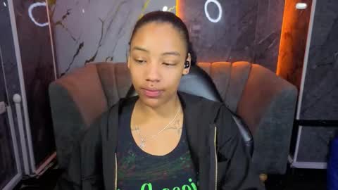 Snapshot of violeth_b chatting on 11, 11, 2025 violeth_b online show from 11, 11, 2025