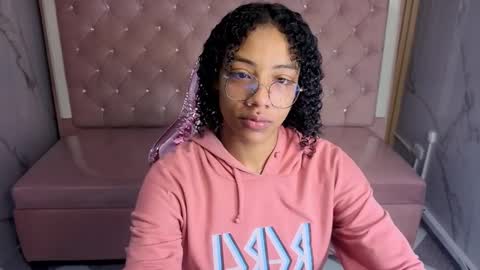 Snapshot of violeth_b chatting on 15, 12, 2025 violeth_b online show from 15, 12, 2025