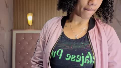 Snapshot of violeth_b chatting on 18, 12, 2025 violeth_b online show from 18, 12, 2025