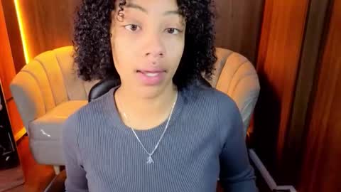 Snapshot of violeth_b chatting on 6, 1, 2026 violeth_b online show from 6, 1, 2026