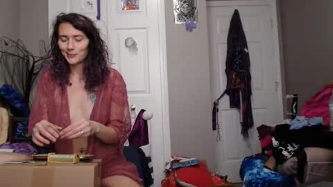 Violet Hooper online show from 10, 12, 2024