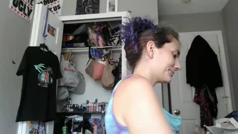 Violet Hooper online show from 18, 9, 2025