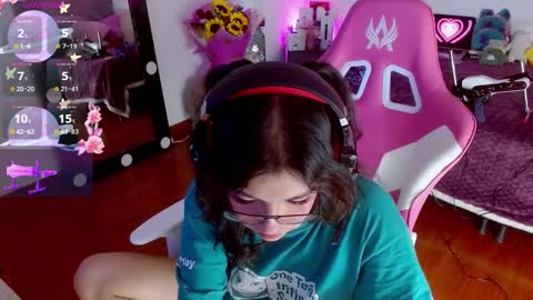 Snapshot of violetqs chatting on 27, 9, 2025   online show from 27, 9, 2025