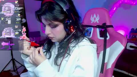 Snapshot of violetqs chatting on 14, 10, 2025   online show from 14, 10, 2025