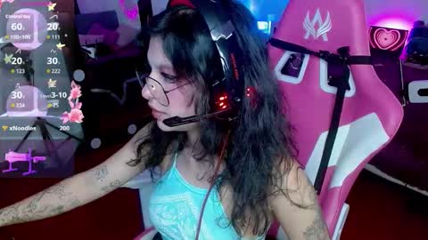 Snapshot of violetqs chatting on 20, 10, 2025   online show from 20, 10, 2025