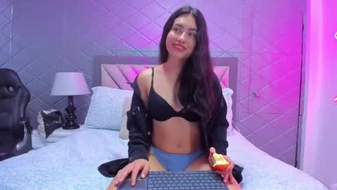 Snapshot of violetrousse chatting on 17, 10, 2025 Violet Rousse online show from 17, 10, 2025