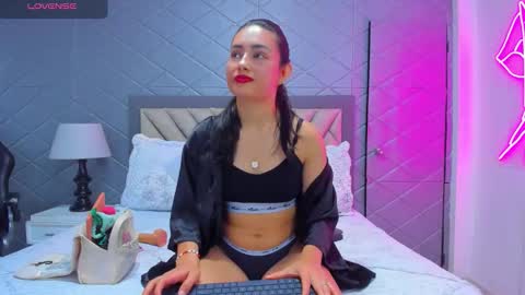 Violet Rousse online show from 29, 10, 2025