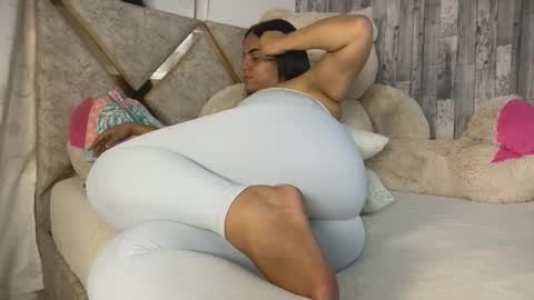 Snapshot of violetroussee chatting on 11, 11, 2025 violetroussee online show from 11, 11, 2025