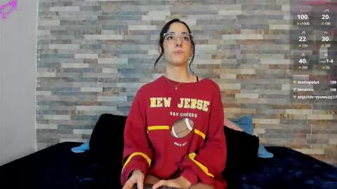 Snapshot of violett__golden chatting on 6, 10, 2025 ViolettGolden online show from 6, 10, 2025