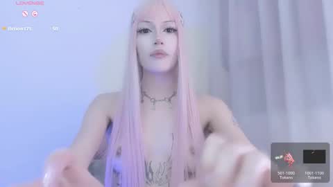 Snapshot of violettbones chatting on 27, 11, 2025 Violett online show from 27, 11, 2025