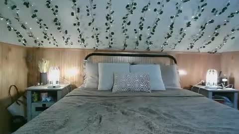 violet styles online show from 15, 3, 2026