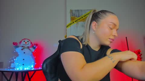Snapshot of viollasinzz chatting on 6, 12, 2024 Violla online show from 6, 12, 2024