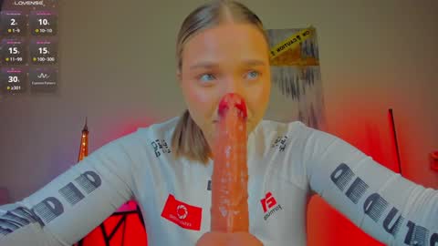 Snapshot of viollasinzz chatting on 16, 12, 2024 Violla online show from 16, 12, 2024