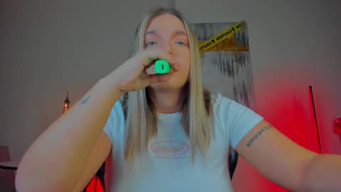 Snapshot of viollasinzz chatting on 18, 12, 2024 Violla online show from 18, 12, 2024
