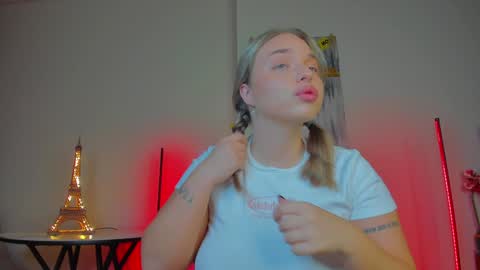 Snapshot of viollasinzz chatting on 25, 12, 2024 Violla online show from 25, 12, 2024