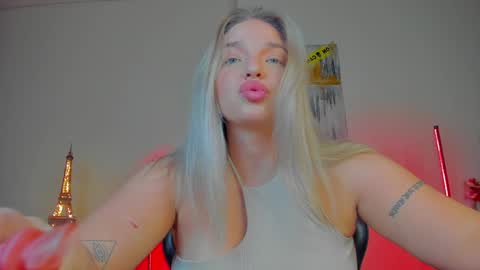 Snapshot of viollasinzz chatting on 3, 1, 2025 Violla online show from 3, 1, 2025