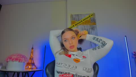 Snapshot of viollasinzz chatting on 10, 1, 2025 Violla online show from 10, 1, 2025