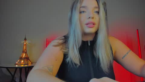Snapshot of viollasinzz chatting on 31, 1, 2025 Violla online show from 31, 1, 2025