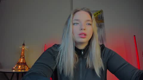 Snapshot of viollasinzz chatting on 2, 2, 2025 Violla online show from 2, 2, 2025