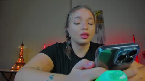 Snapshot of viollasinzz chatting on 6, 2, 2025 Violla online show from 6, 2, 2025