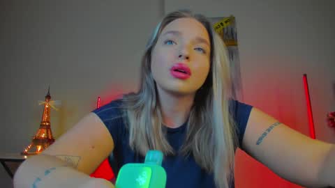 Snapshot of viollasinzz chatting on 8, 2, 2025 Violla online show from 8, 2, 2025