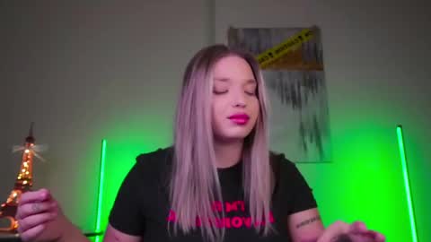Snapshot of viollasinzz chatting on 17, 2, 2025 Violla online show from 17, 2, 2025