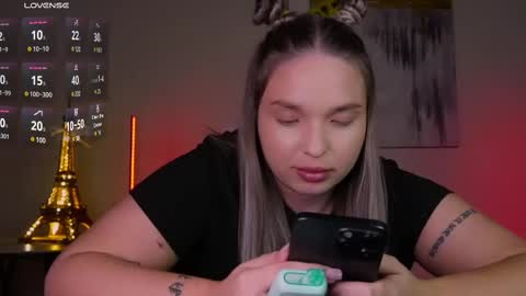 Snapshot of viollasinzz chatting on 24, 2, 2025 Violla online show from 24, 2, 2025