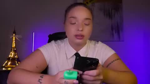 Snapshot of viollasinzz chatting on 2, 3, 2025 Violla online show from 2, 3, 2025