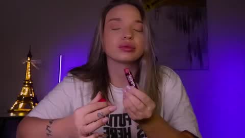 Snapshot of viollasinzz chatting on 3, 3, 2025 Violla online show from 3, 3, 2025