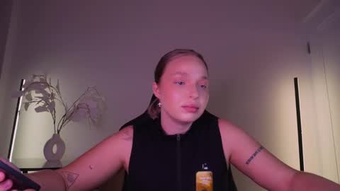 Snapshot of viollasinzz chatting on 19, 9, 2025 Violla online show from 19, 9, 2025