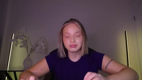 Snapshot of viollasinzz chatting on 21, 9, 2025 Violla online show from 21, 9, 2025