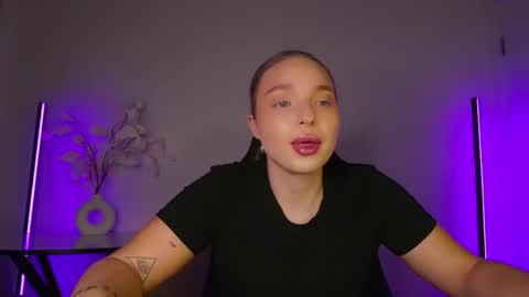 Snapshot of viollasinzz chatting on 7, 11, 2025 Violla online show from 7, 11, 2025