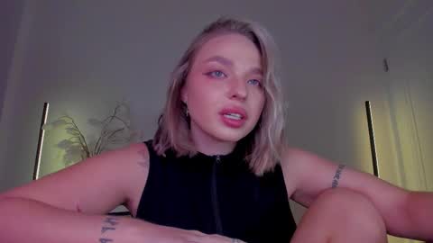 Snapshot of viollasinzz chatting on 16, 11, 2025 Violla online show from 16, 11, 2025