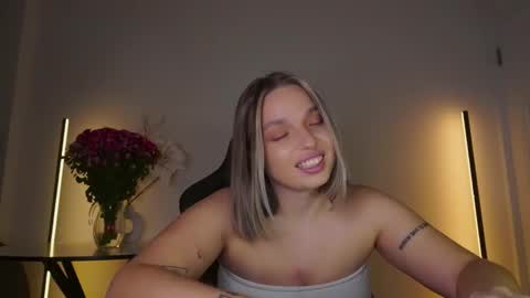 Snapshot of viollasinzz chatting on 20, 11, 2025 Violla online show from 20, 11, 2025