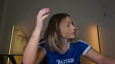 Snapshot of viollasinzz chatting on 24, 11, 2025 Violla online show from 24, 11, 2025