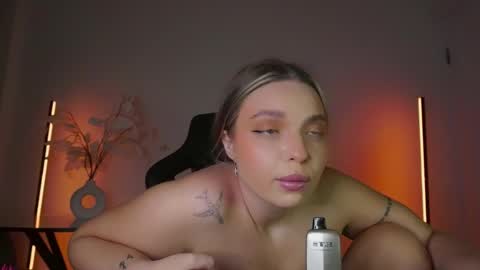 Snapshot of viollasinzz chatting on 30, 11, 2025 Violla online show from 30, 11, 2025