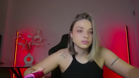 Snapshot of viollasinzz chatting on 19, 12, 2025 Violla online show from 19, 12, 2025