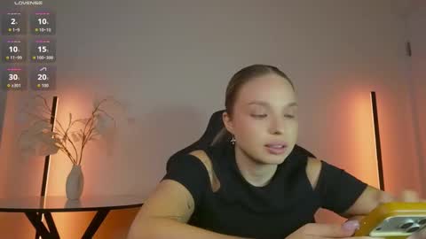 Snapshot of viollasinzz chatting on 16, 3, 2026 Violla online show from 16, 3, 2026