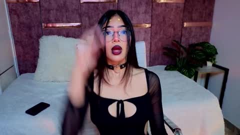 Snapshot of viollettebylyly chatting on 10, 10, 2025 viollettebylyly online show from 10, 10, 2025